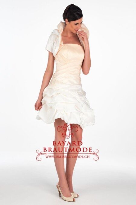 Brautkleid Entlebuch als kurzes, schlichtes Hochzeitskleid