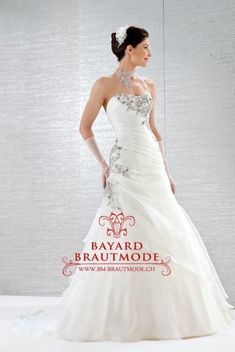 Brautkleid Dietikon – Schulterfreies Hochzeitskleid aus Organza und platin-grauen Spitzen