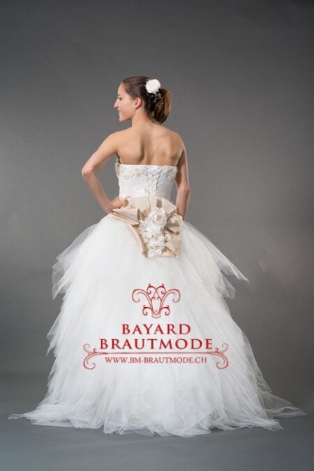 Brautkleid Wettingen – Verwandlungskünstler, hier mit abnehmbarer Rock aus Tüll