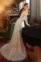Brautkleid Aarau mit gewellten V-Ausschnitt