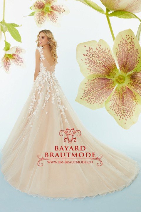 Hochzeitskleid Nidwalden, dass Brautkleid mit dreidimensionaler Blumenstickereien