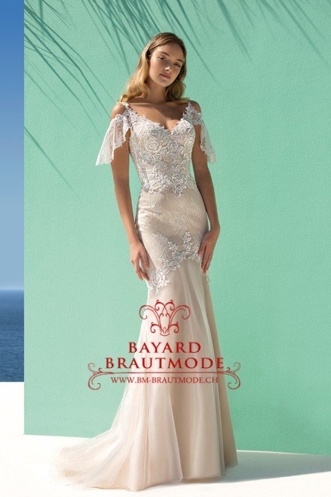 Brautkleid Root ist ein elegantes Bohemian-Brautkleid mit poetischen kurzen Ärmeln