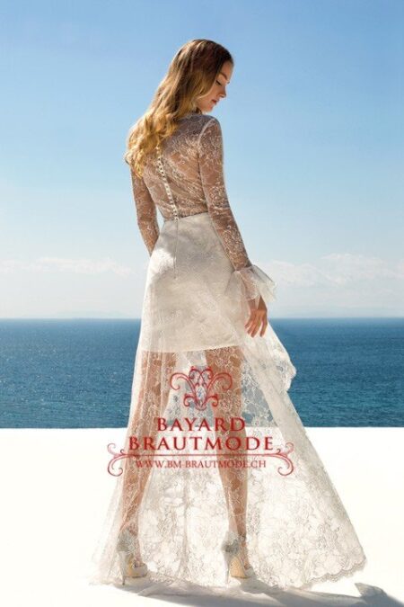 Brautkleid -Brautmode Thun - ein elegantes kurzes Brautkleid mit einer transparenten Lace -Schleppe