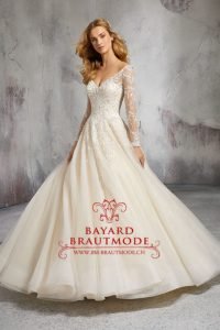 Hochzeitskleid Bellinzona ein langärmliges Ballkleid in der Farbe Ivory-Vanille