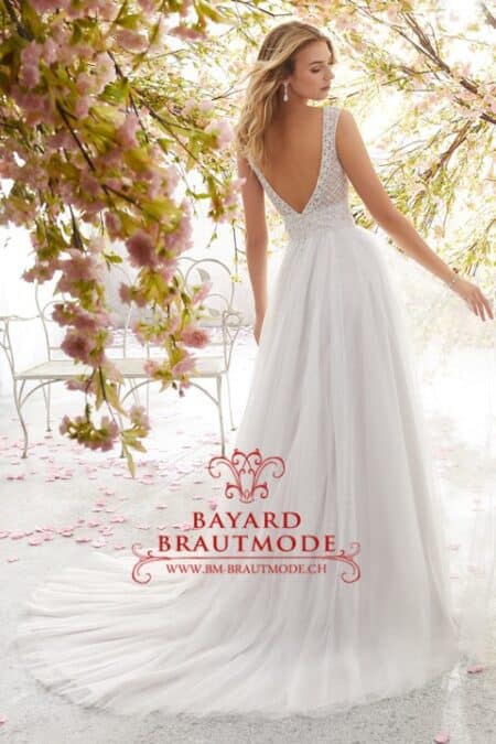 Hochzeitskleid Sitten – A-Linien-Brautkleid mit tief ausgeschnittenen V-Rücken und mittellanger Schleppe