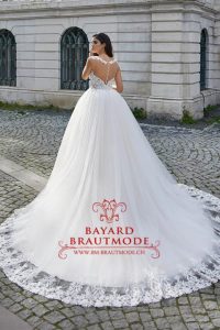 Hochzeitskleid St.Gallen - Voluminöses Prinzessinnen Brautkleid mit vielen Spitzen und Perlen