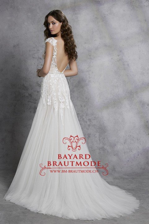 Hochzeitskleid Baar mit tiefen V-Ausschnitt am Rücken
