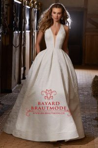 Hochzeitskleid Beromünster in A-Linie mit tiefem V-Ausschnitt und Trägern